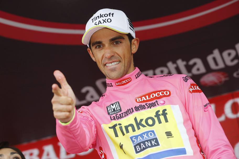 La maglia rosa Alberto Contador, nonostante una notevole crisi sul Colle delle Finestre, ha saldamente le mani sul Giro. Afp